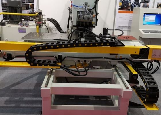 40mm Ketebalan Lempeng Pengeboran Koneksi Menara Mesin Pengeboran Lempeng CNC Hidraulik 4 Stasiun Die