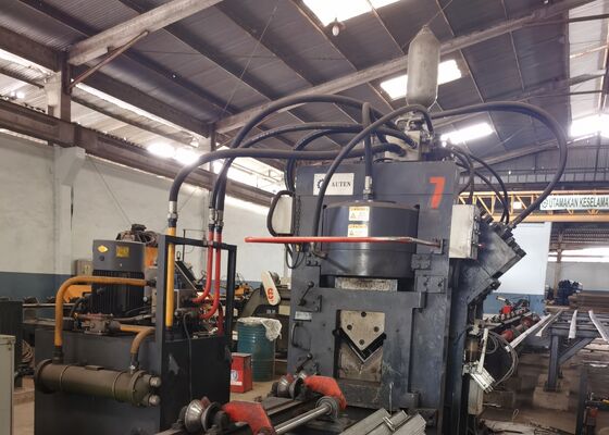 Struktur Baja Pembuatan Sudut Baja Pengetukan Penandaan Mesin Pemotongan Pengolahan Konstruksi