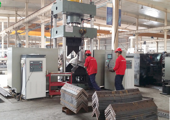 Mesin Pengelompokan Pemanasan CNC untuk Sudut &amp; Lempeng Model HQ200?? 600