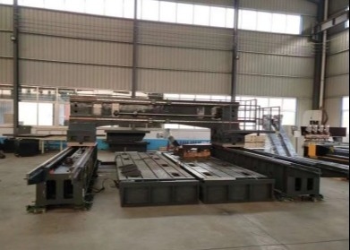 3000*3000 Ukuran benda kerja BT50 Mesin Pengeboran Plat CNC 30 KW Daya Motor Servo Spindle