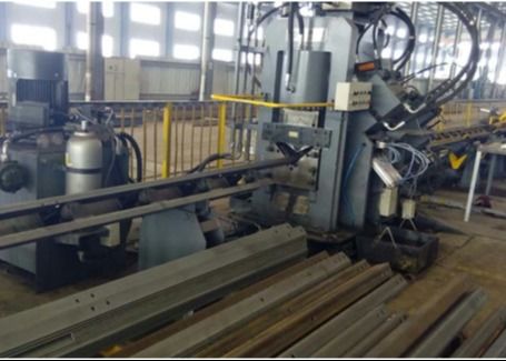 Φ26×12 Maks. Pukulan CNC Sudut Logam Pukulan Penandaan Dan Garis Geser 3 Sumbu CNC