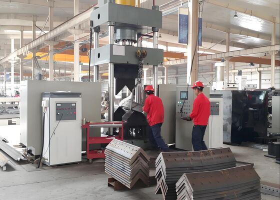 900mm Lebar lempeng lempeng CNC Pemanasan mesin lentur untuk sudut lempeng baja 22KW Daya motor