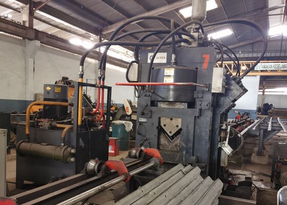 Garis Mesin Pemotong Punching Sudut Cnc 32x7x3m Kekuatan Penandaan 1000/1200KN