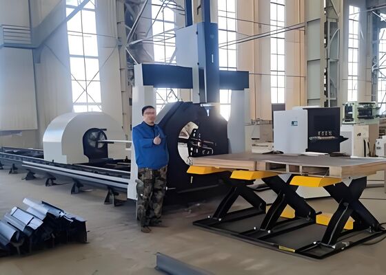 Model LC2412 CNC Laser Tube Cutting Machine Menggunakan Daya Laser MAX6000