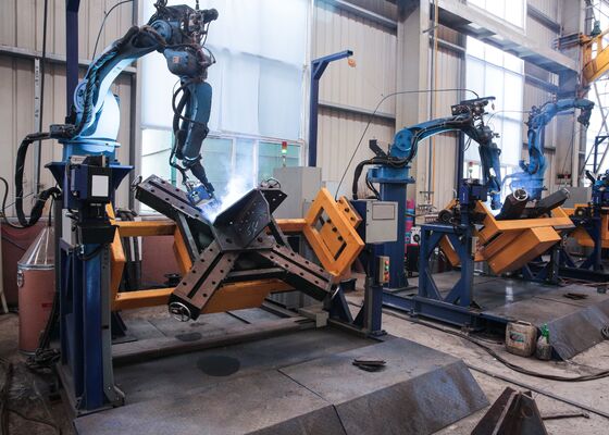 Pengelasan Dasar Menara Transmisi Menggunakan Robot Pengelasan Kaki Menara Cnc 2pcs Meja Kerja