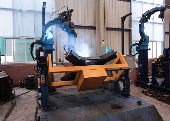 Pengelasan Dasar Menara Transmisi Menggunakan Robot Pengelasan Kaki Menara Cnc 2pcs Meja Kerja