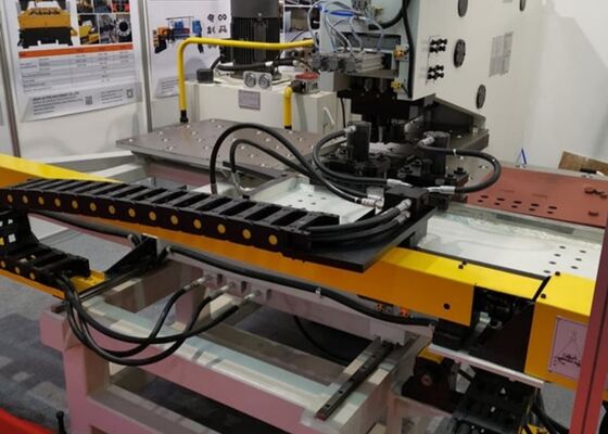 Digunakan Untuk Industri Menara Baja Cnc Plat Punching Machine 4 Die-Stations Cnc Punching Machine