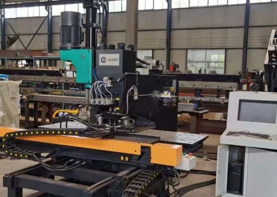 Digunakan Untuk Industri Menara Baja Cnc Plat Punching Machine 4 Die-Stations Cnc Punching Machine