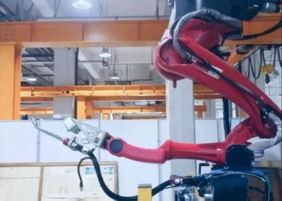 ± 0.07mm Kembali Kembali Mesin Robot Pengelasan Rail Inverted 180000 Lux Resistensi Cahaya