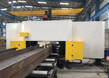 Rentang Kecepatan Spindel 0-3000 Rmin Mesin Gergaji Balok CNC dengan Tipe Mesin Bor CNC yang Menyediakan Operasi Pemotongan Otomatis